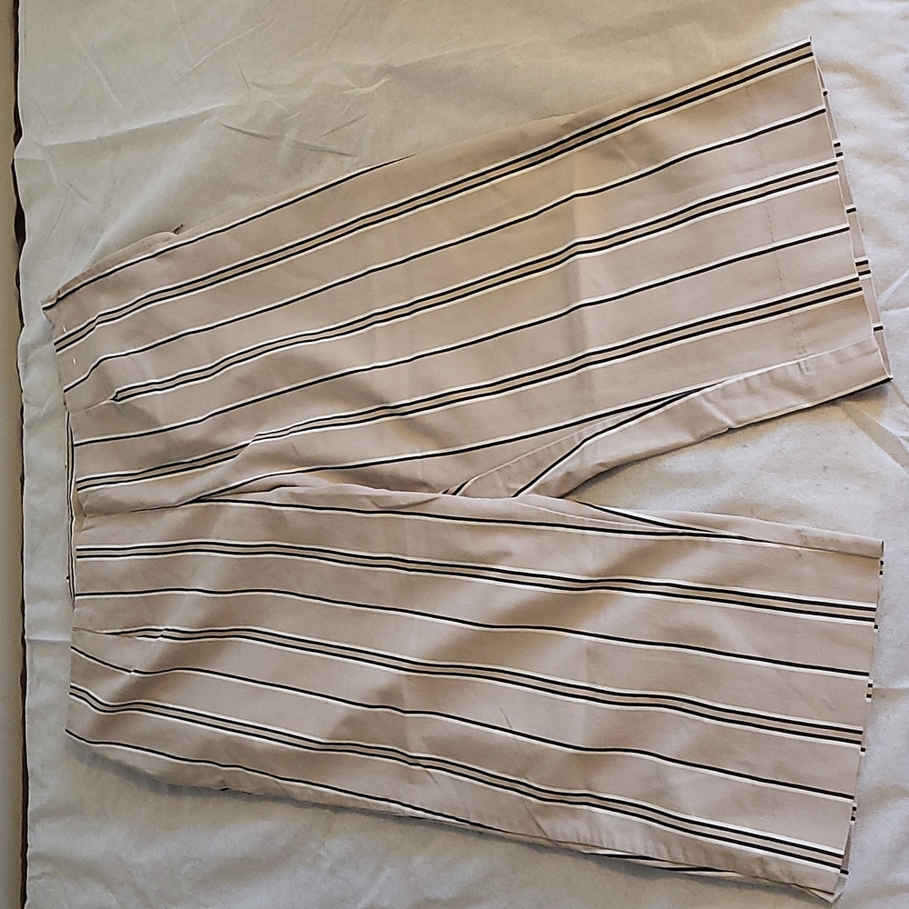 Plus size woman's capri